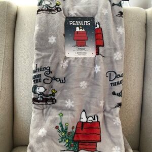 NWT Snoopy and Woodstock Christmas Throw Blanket